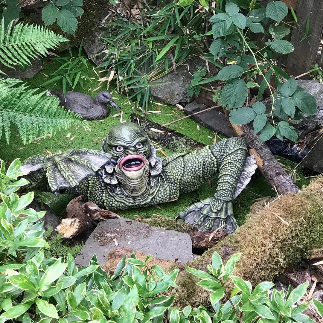 Creature from the Black Lagoon - đánh giá và giá Outdoor Furniture Resin